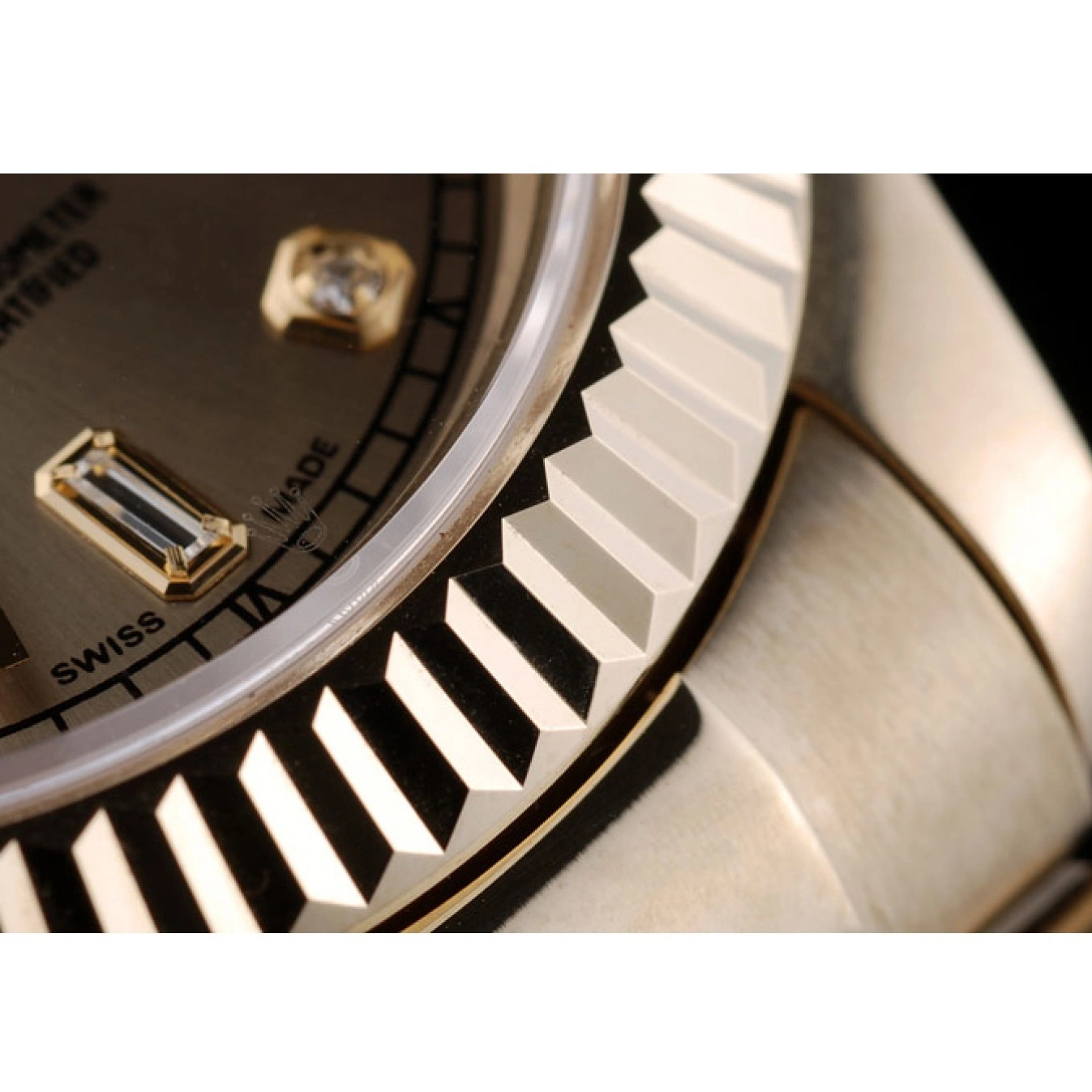 Aaa replica watch Swiss Gold Gold Ribbed DayDate Dial 41997 Rolex Stainless Steel Bezel 1028